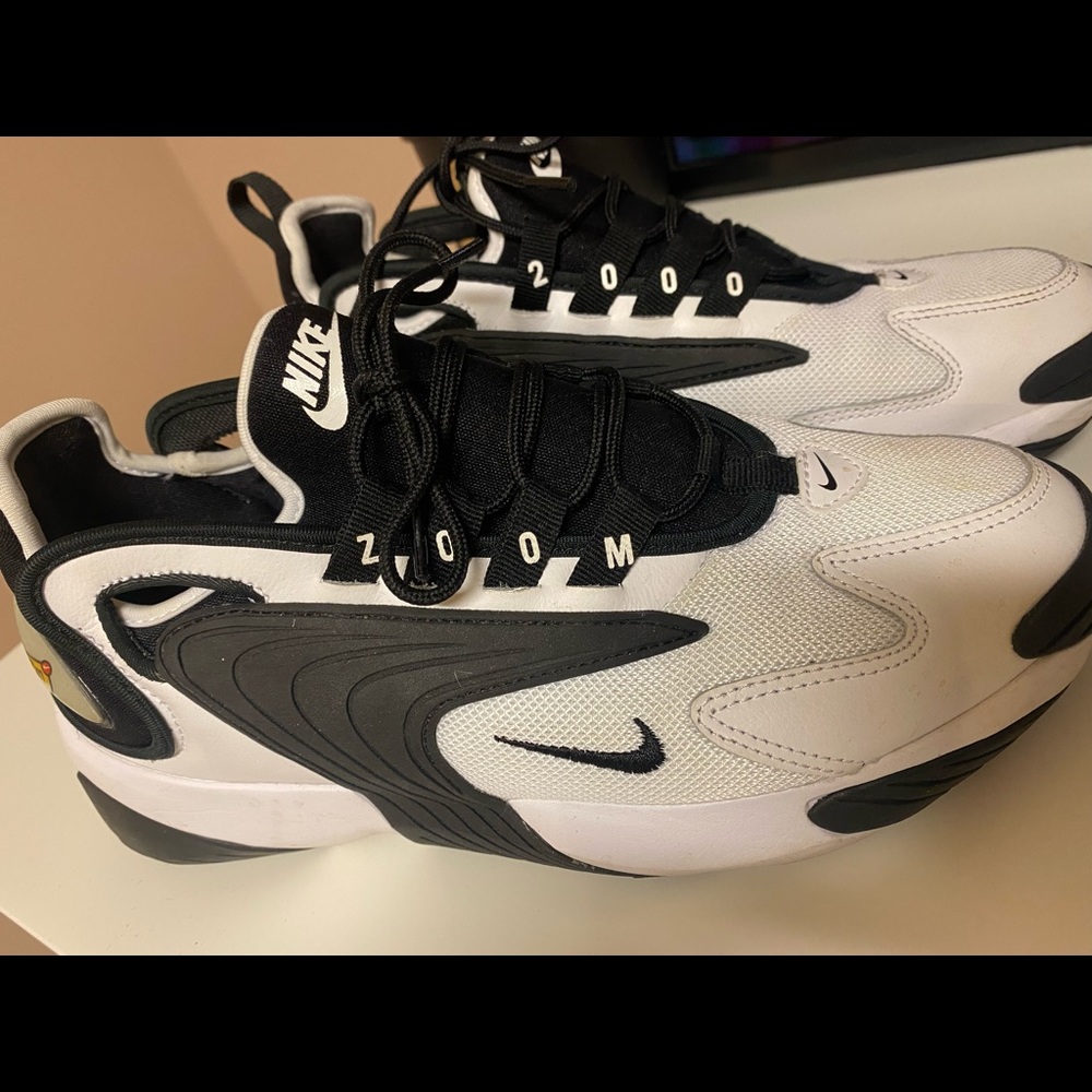 Nike zoom 2000 sneakers